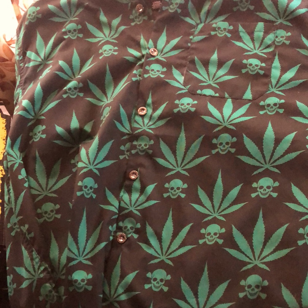 Marijuana toxic shirt ☠️. Men ( Large )
